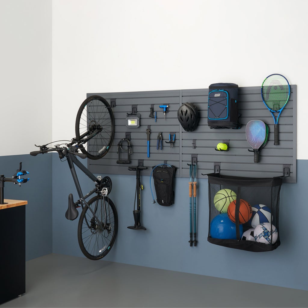 TRINITY 24 Sq Ft Modular Slatwall 19-piece Accessory Set