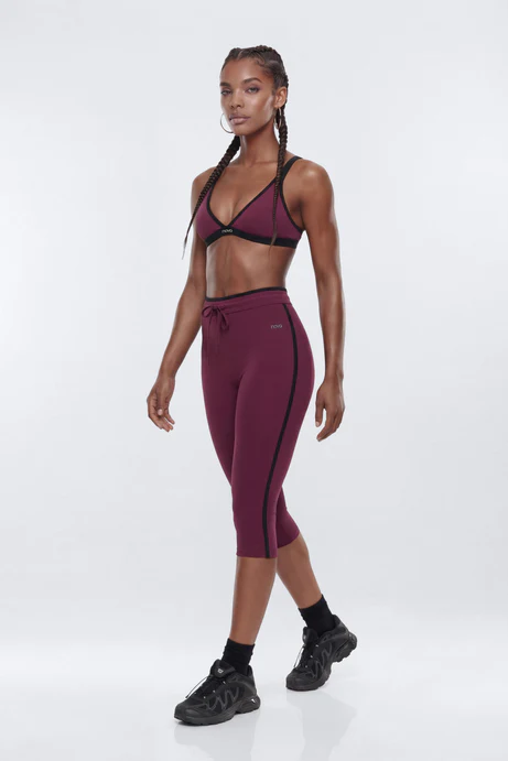 ProStretch™ 17″ Contrast Trim High Rise Capri Legging - Merlot